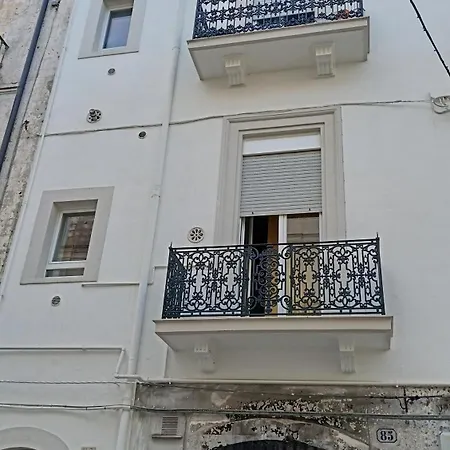 Due Passi Dal Castello